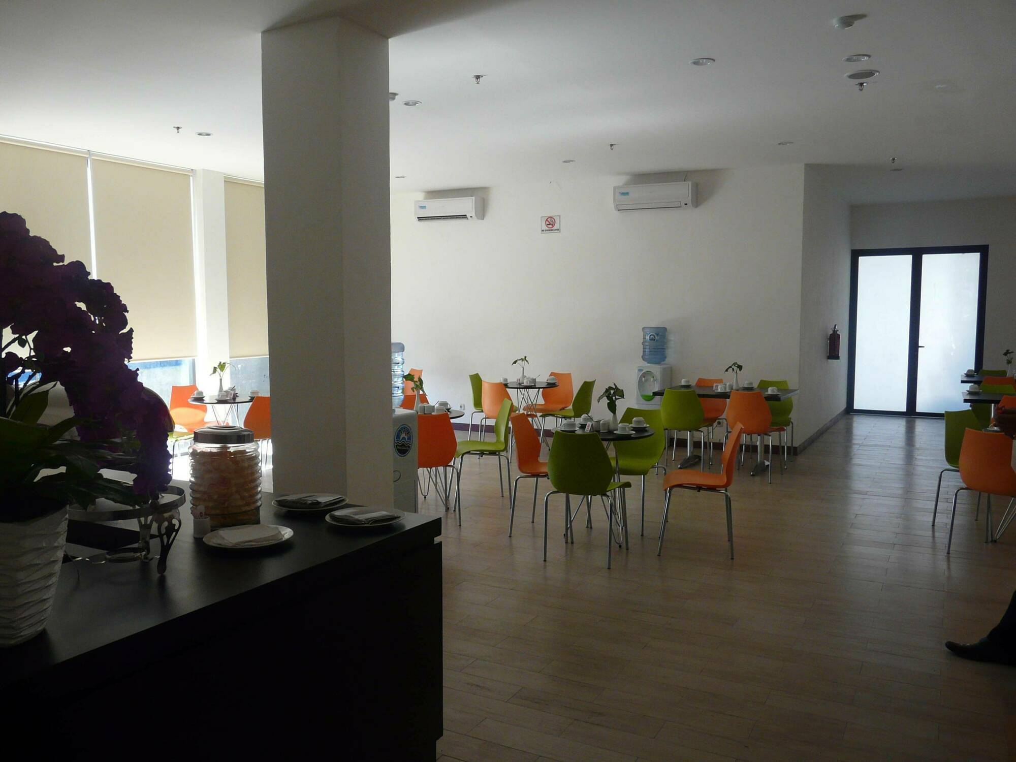 Top Hotel Manado By Gran Puri Exteriör bild